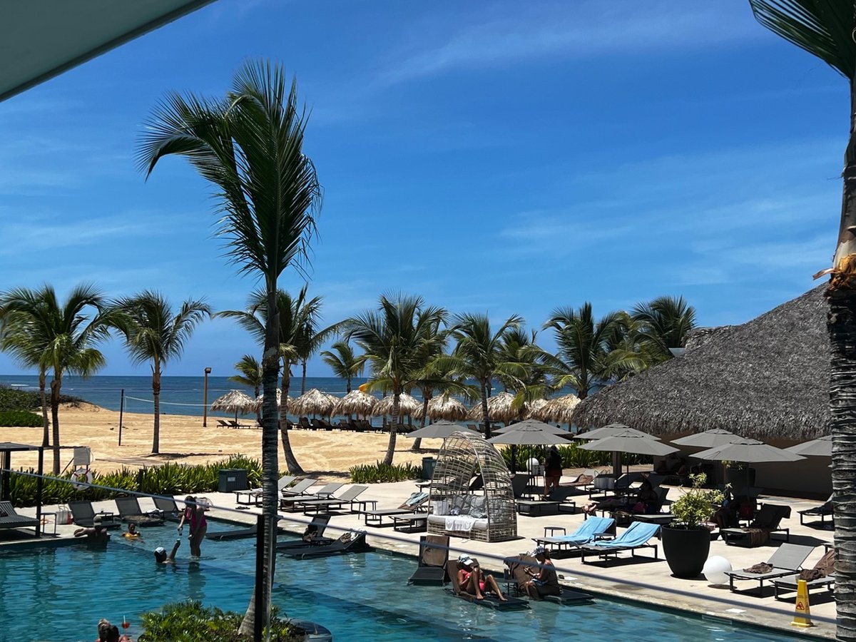 CCPEvents's tweet image. All sunshine &amp;amp; smiles here!
This week our team embarked on a site selection journey with one of our esteemed clients at the breathtaking Live Aqua Beach Resort Cancun! #ConferencePlanner #ConferencePlanning
