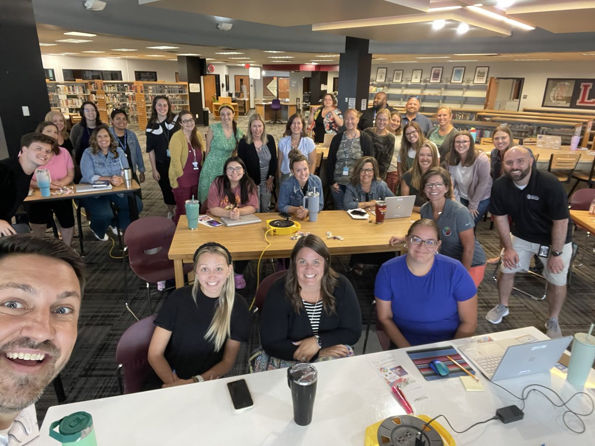 joncourtneylsr7's tweet photo. Our @lsr7its team is lucky to get to work with such enthusiastic and capable educators!  📷 Here’s the @LSNLMC’s largest selfie of the summer with today’s #NewTechU crew of new teachers.  It’s gonna be a great year @LSR7! https://t.co/ysQykYx41t