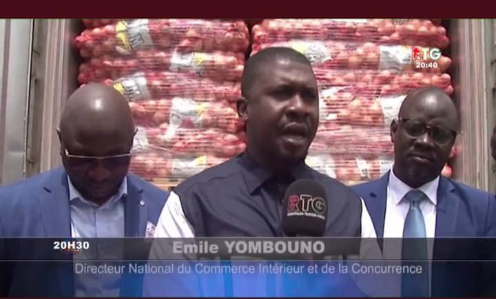 Alaidhyso's tweet photo. Plus de 500 tonnes d’oignons accostent à #conaky (#Rtg).
Sauf que Mme Sow ne veut plus qu’on révise la dépense 😜 https://t.co/a2X1DPOfp8