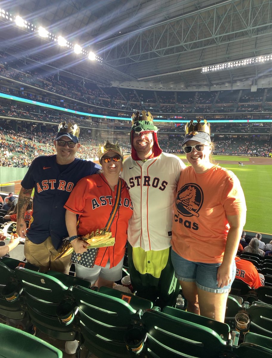 WeRunGame's tweet photo. The Centerfield Chas Chomp Crew @ChasChomp @CHASCHONK is loving a Double Chomp Day Game! ๐ฅ๐โพ๏ธ Mr. July is looking like Mr. August. Get your Chomp T now on our site. #Chas #ChasChomp #AstrosBaseball #WeRunGame https://t.co/eCgOvo5DYe https://t.co/QljhnVGPA2