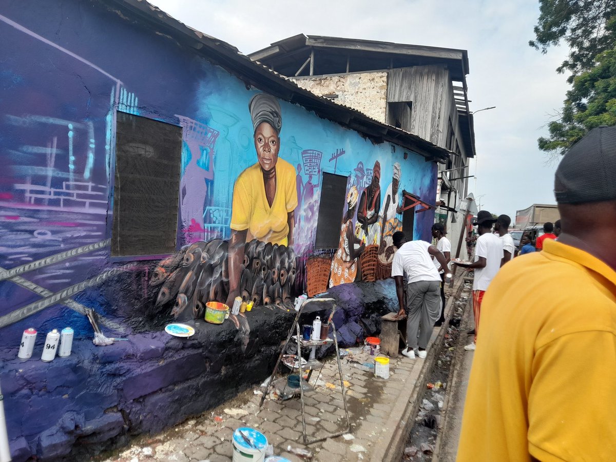 Very excellent artwork.
 #CAHP is helping the people of Osu to honor their history and heritage with art and murals #fortsandcastles #slavery #slavetrade #Osu #Ghana #Accra #communitydevelopment #heritage #history #archaeology