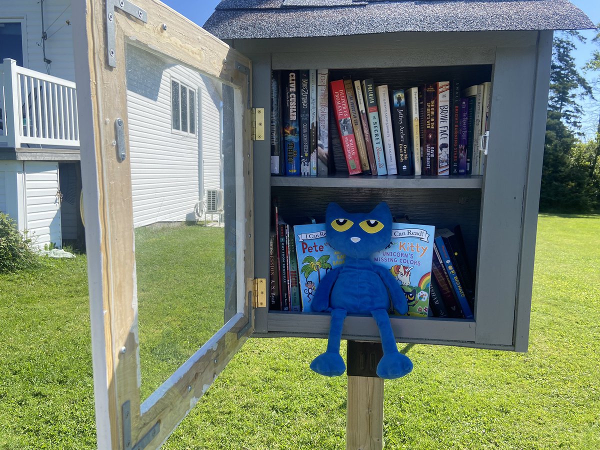 MsVsLibrary's tweet photo. Pete the @SouthMarchPS library cat found a little free library… with his very favourite books!!! https://t.co/3YkNemt7Qo