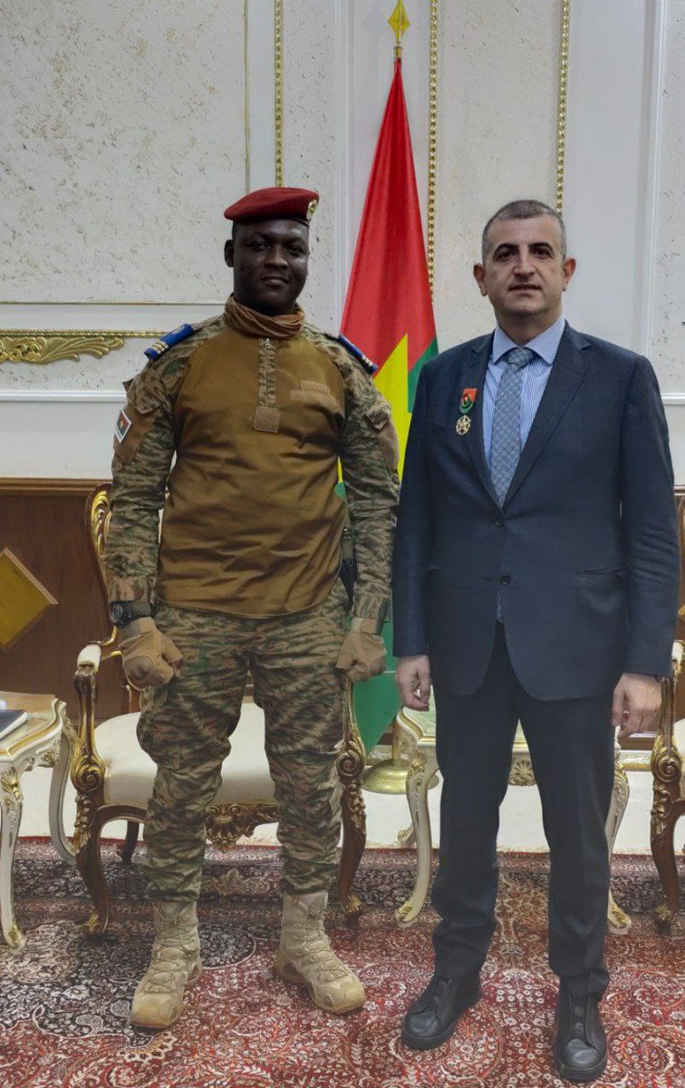 Bütün uyuyanları uyandırmaya bir uyanık yeter.