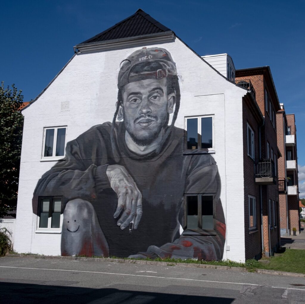 MolinaStreetArt's tweet photo. 'Heart Is Aching' by German Case Maclaim for Out in The Open in Aalborg, Denmark (2022) #casemaclaim #streetart #lamolinastreetart 📷 via Kirk Gallery https://t.co/AK5qvWqhJ4