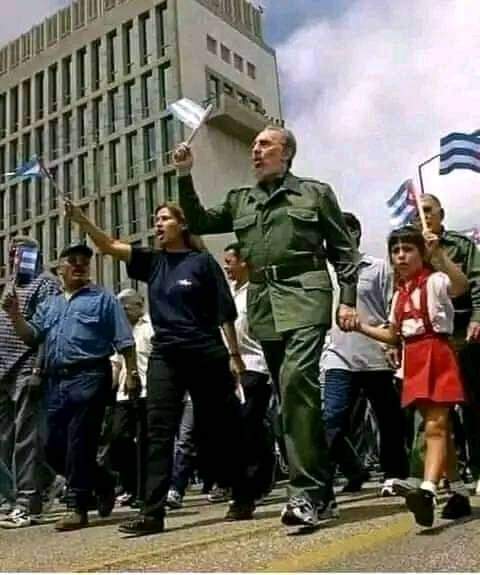 Siempre firme en los momentos más difíciles con su pueblo y al frente, con la moral que lo caracterizó.
Tengan todos un miércoles de Unidad y Victorias.
❤#Cuba🇨🇺
#FidelPorSiempre 
#JuntosPorVillaClara
#MiMóvilEsPatria