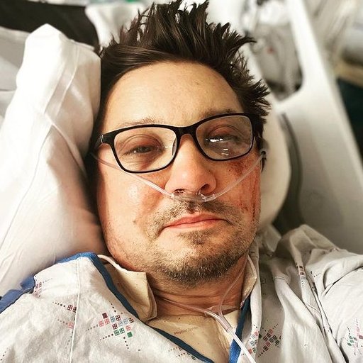 AcervoCharts's tweet photo. OFICIAL! Ator Jeremy Renner, conhecido por interpretar o Gavião Arqueiro, está totalmente recuperado após quebrar 30 ossos em acidente. https://t.co/GNnY4faYAo