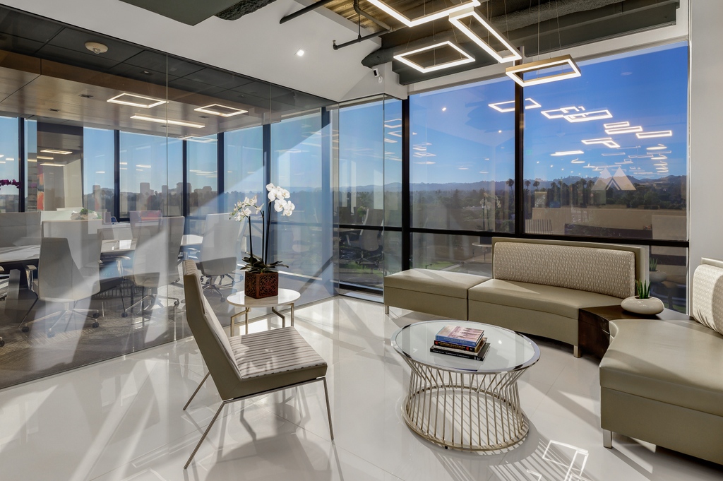 DesignerGrubb's tweet photo. Reflection of the lights seems like they carry you out into the clouds!  #designerchristophergrubb #interiordesign #industrialdesign #officedesign #officegoals #design #LAdesigner #office #clientlove #LAsky #pootd #reflections #interiordesigninspiration #interiordesigninspo https://t.co/EKxmtYR7wz