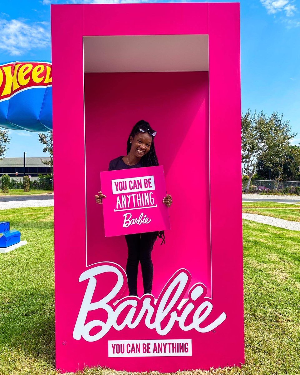 Fisk1866's tweet image. Get into Fisk's Magical Intern at Mattel! 🎀💁🏽‍♀️

Our talented #FiskUniversity student intern is adding her enchanting touch to the #Barbie universe! ✨ 

Fisk empowers talents that are taking Barbie's journey to new heights through transformative internships! 💫💕
