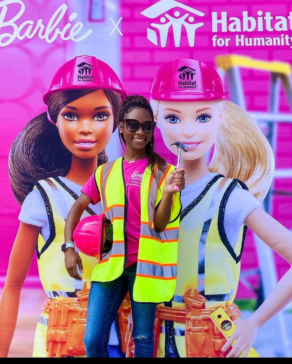Fisk1866's tweet image. Get into Fisk's Magical Intern at Mattel! 🎀💁🏽‍♀️

Our talented #FiskUniversity student intern is adding her enchanting touch to the #Barbie universe! ✨ 

Fisk empowers talents that are taking Barbie's journey to new heights through transformative internships! 💫💕