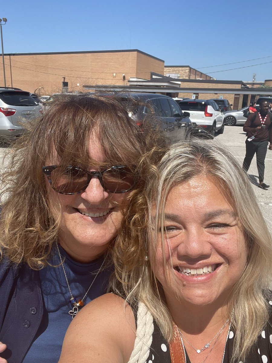 AnaPValenzuela's tweet photo. I miss these ladies! So happy to see them today during DSD. @msfavee @Vanessa24494504 @louise4jones @GrayES_AISD https://t.co/0eAePVicJX