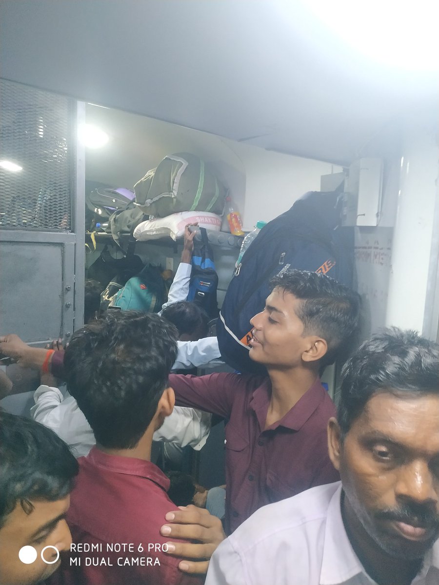 DeepakR06489113's tweet photo. सेवा में,श्री मान रेल मंत्री जी आपसे विनम्र निवेदन किया जाता हैं कि या तो आपके द्वारा ट्रेनों में  जनरल कोच की अधिक से अधिक व्यवस्था करवाई जाए अथवा बत्तमीज़ आला अफसरों को थोड़ी तमीज होनी चाहिये की अगर यात्रियों की संख्या ज्यादा होती है तो कम से कम हिटलर जैसी तानाशाही न दिखाई जाये https://t.co/ZpLO1PxpkF