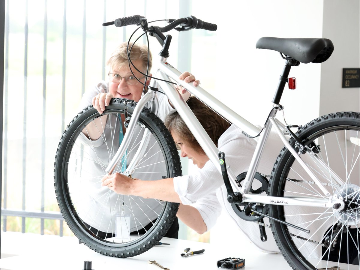 VarietyIowa's tweet photo. .@sfg_companies volunteers spent their afternoon with Bike World building 35 bikes! These bikes will be given to underprivileged children who haven't had the chance to own their own bike before.

📷: Christopher Maharry https://t.co/XK3D7M1eDR
