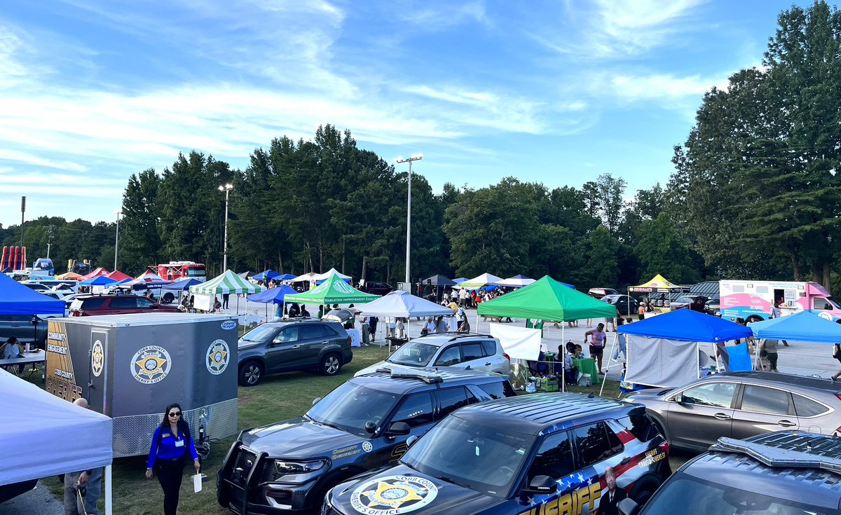 LACCGeorgia's tweet photo. LACC con entusiasmo asistió al evento National Night Out 2023. Este evento fue organizado por el Condado de Cobb y con la participación de los organismos de seguridad pública del condado con el objetivo de mejorar la relación entre las comunidades y las fuerzas de seguridad. https://t.co/tzGG9EPtXO