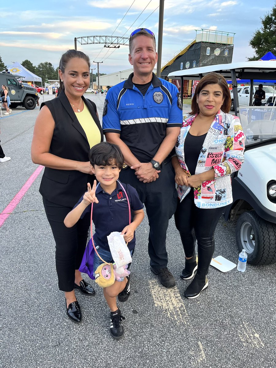 LACCGeorgia's tweet photo. LACC con entusiasmo asistió al evento National Night Out 2023. Este evento fue organizado por el Condado de Cobb y con la participación de los organismos de seguridad pública del condado con el objetivo de mejorar la relación entre las comunidades y las fuerzas de seguridad. https://t.co/tzGG9EPtXO