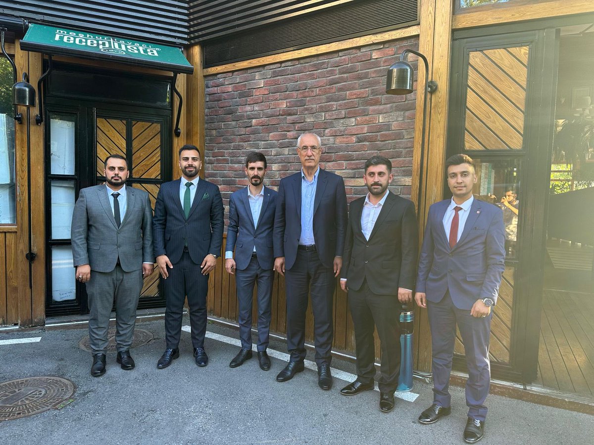 AK Parti Genel Merkezimiz tarafından AK Parti Bingöl İl Gençlik Kolları Başkanlığı görevine atanan Enes ASLAN kardeşimi tebrik ediyor, yeni görevinde muvaffakiyetler diliyorum.

Görevi devreden değerli kardeşim Ömer KATKAY’a partimize yapmış olduğu hizmetleri için gönülden