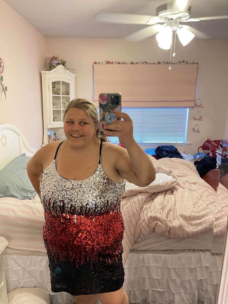 AmberHeinze's tweet photo. @ErasTourResell So dying to go to a show! ❤️😍🥰😃 https://t.co/IASrXkLyAd