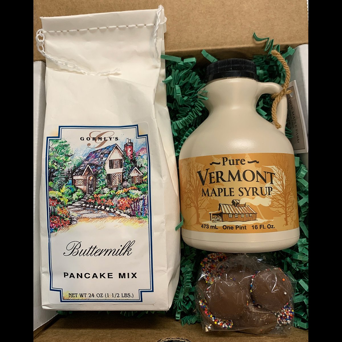 chocolatoriumvt's tweet photo. We offer custom #giftbaskets and boxes for all occasions. Each #Vermont Sunrise #GiftBox includes a 24 oz bag of Gormly’s #buttermilk #pancakemix, a pint of pure #Vermont amber #maplesyrup, and a bag of our homemade #milkchocolate #nonpareils. #giftideas
https://t.co/2SW8GlTDmt https://t.co/Ht7wBqoIud