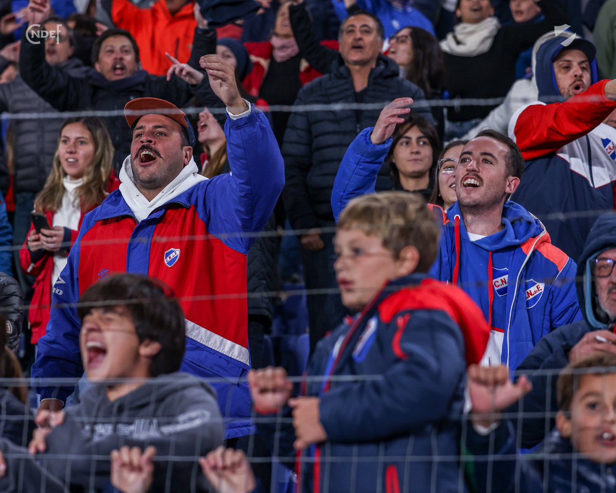 Nacional's tweet photo. 🗣️ Hola Bolsooo... 🎶

Compartí tu foto o video en la previa del partido 🏟️🔜

#ElClubGigante 🔵⚪🔴 https://t.co/qyDn7Hz0xn