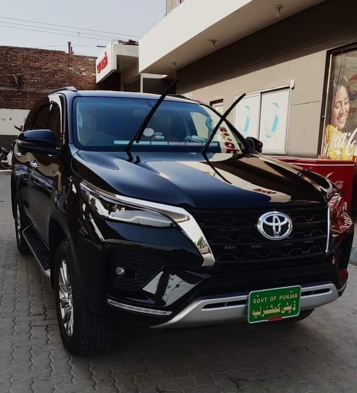 TheMarkhor1's tweet photo. وسائل پر قابض لوگ غریبوں کو بتاتے ہیں کہ بھوک خدا کی آزمائش ہے.
#چی https://t.co/Xn8odwR1a3