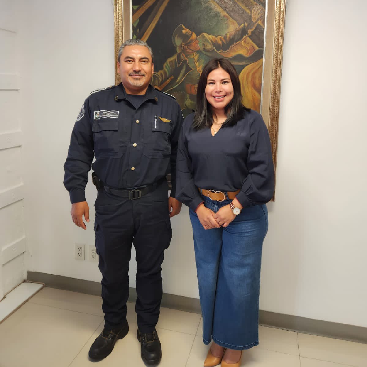 LourdesPaz24's tweet photo. Hoy visité a Juan Manuel Pérez Cova (@JefeVulcanoCova), Director General del Heroico Cuerpo de Bomberos de la #CDMX. Fue un gusto platicar con él sobre el trabajo realizado en #Iztacalco. 

Seguiremos trabajando de la mano para proteger a nuestra alcaldía de cualquier siniestro. 

#SoyLourdesPaz