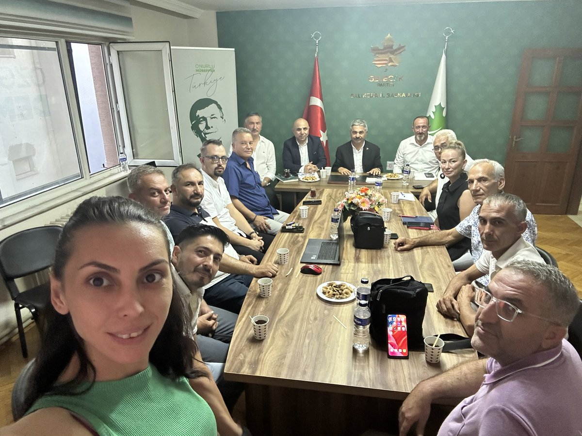 cemal_egin's tweet photo. 📍Balıkesir’deyiz

Gelecek Partisi Balıkesir il başkanlığımızı Marmara bölge kordinatörlerimiz ile ziyaret ettik ve il ilçe başkanlarımız ile istişare ettik.@Ahmet_Davutoglu  @OmerrUnal @GelecekPartiTR https://t.co/iEeiz8qq54