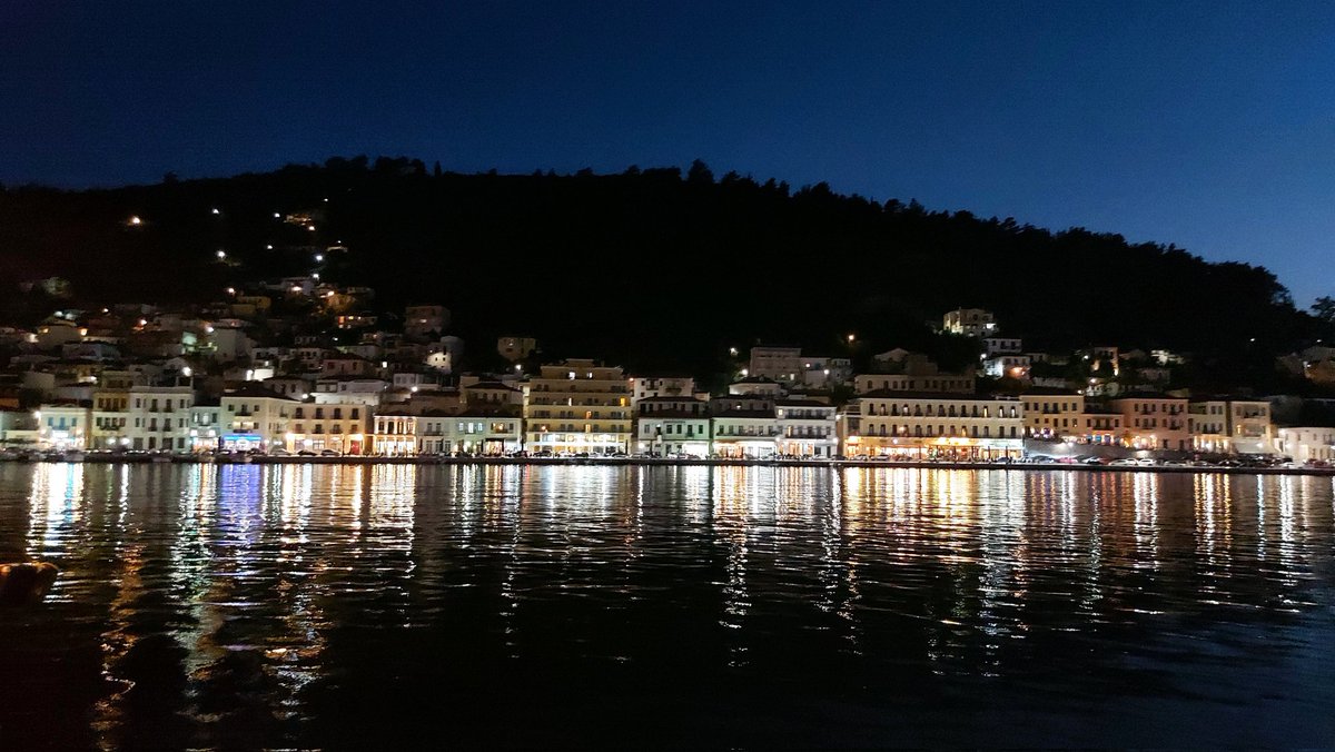 billmani77's tweet photo. αντικατοπτρισμοι, 
η νύχτα και η πόλη https://t.co/OXuuACOit3