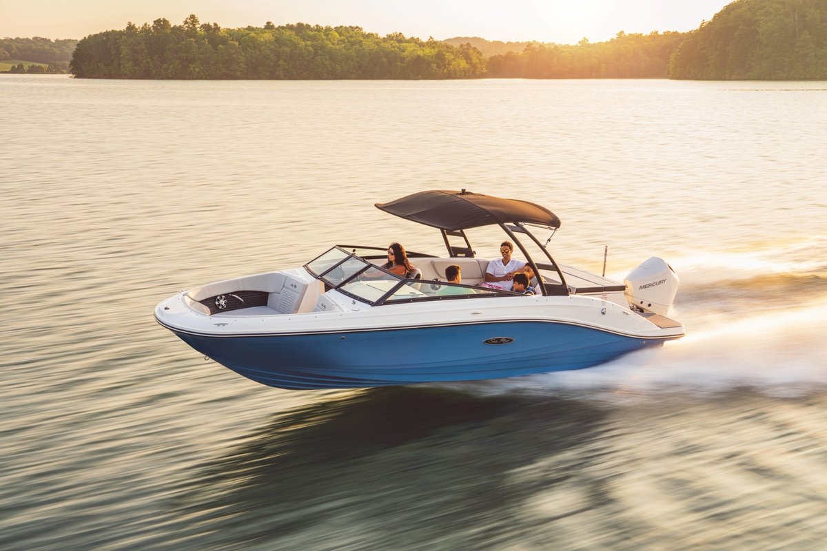 The SPX 230 Outboard provides effortless operation, head-turning style, tons of seating and a remarkable amount of space, all in a nimble, sporty package. Tap the Build-A-Boat link in bio ⬆️ to build yours