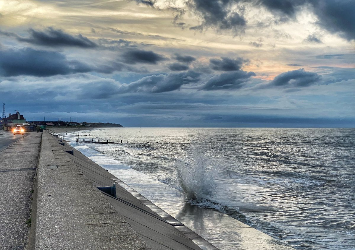 CLGrasby's tweet image. High tide at Walcott this evening 🌊 

#MidweekBlues #seaview #coast #iphonephotography