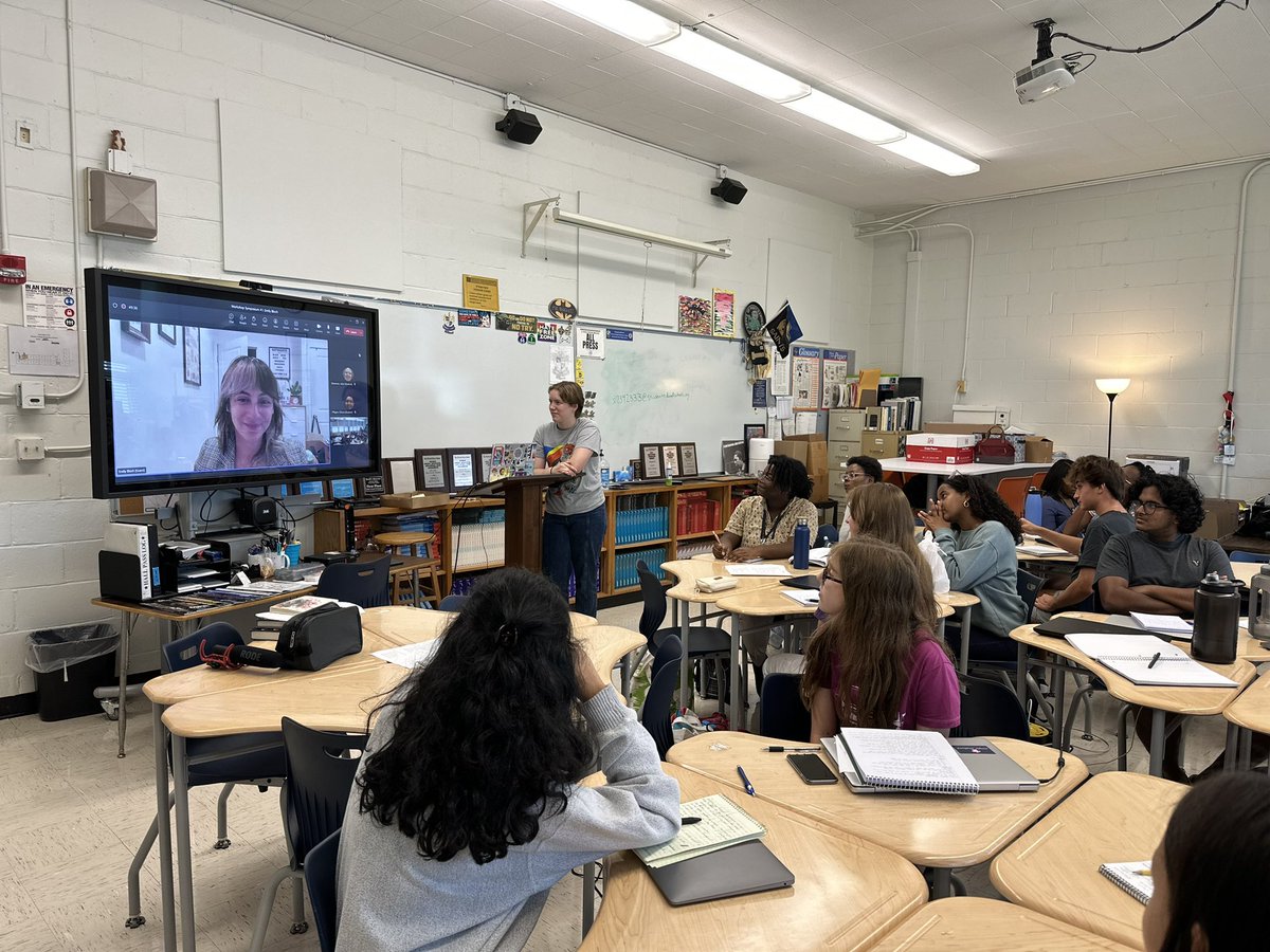 scpnewspaper's tweet photo. Today, at our annual workshop, members of the production staff gained some insight into the process of reporting from Philadelphia Inquirer reporter Emily Bloch (@emdrums)! 

#devilsadvocate40 https://t.co/YdF7o5GrLD