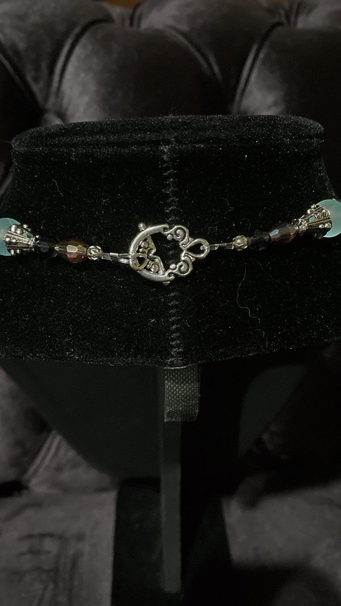 🔮Madame Leota🔮 inspired necklace

#jewelry #handmade #accessory #handmadejewelrydesign #necklace #handmadejewelry #HauntedMansion #madameleota
#disney #disneyjewelry #disney100yearsofwonder #disney100