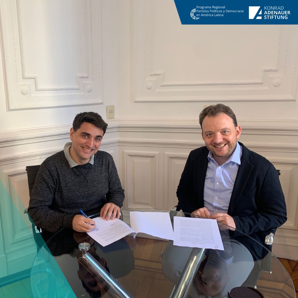 KASPartidos's tweet photo. ¡Tenemos un nuevo colega en nuestro equipo!
Damos la bienvenida a Rodrigo Melgar @rsmelgar, quien se incorpora para apoyar en los diversos proyectos que llevamos adelante.
¡Mucho éxito y bienvenido al #TeamKAS! 🙌 https://t.co/sSTwN0u1Sa
