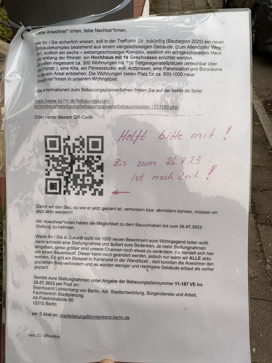 Im Nirgendwo zwischen Lichtenberg und Marzahn wird endlich eine Brachfläche bebaut. Die Fuffzich Leute, die ringsrum wohnen und profitieren würden, sind natürlich dagegen.