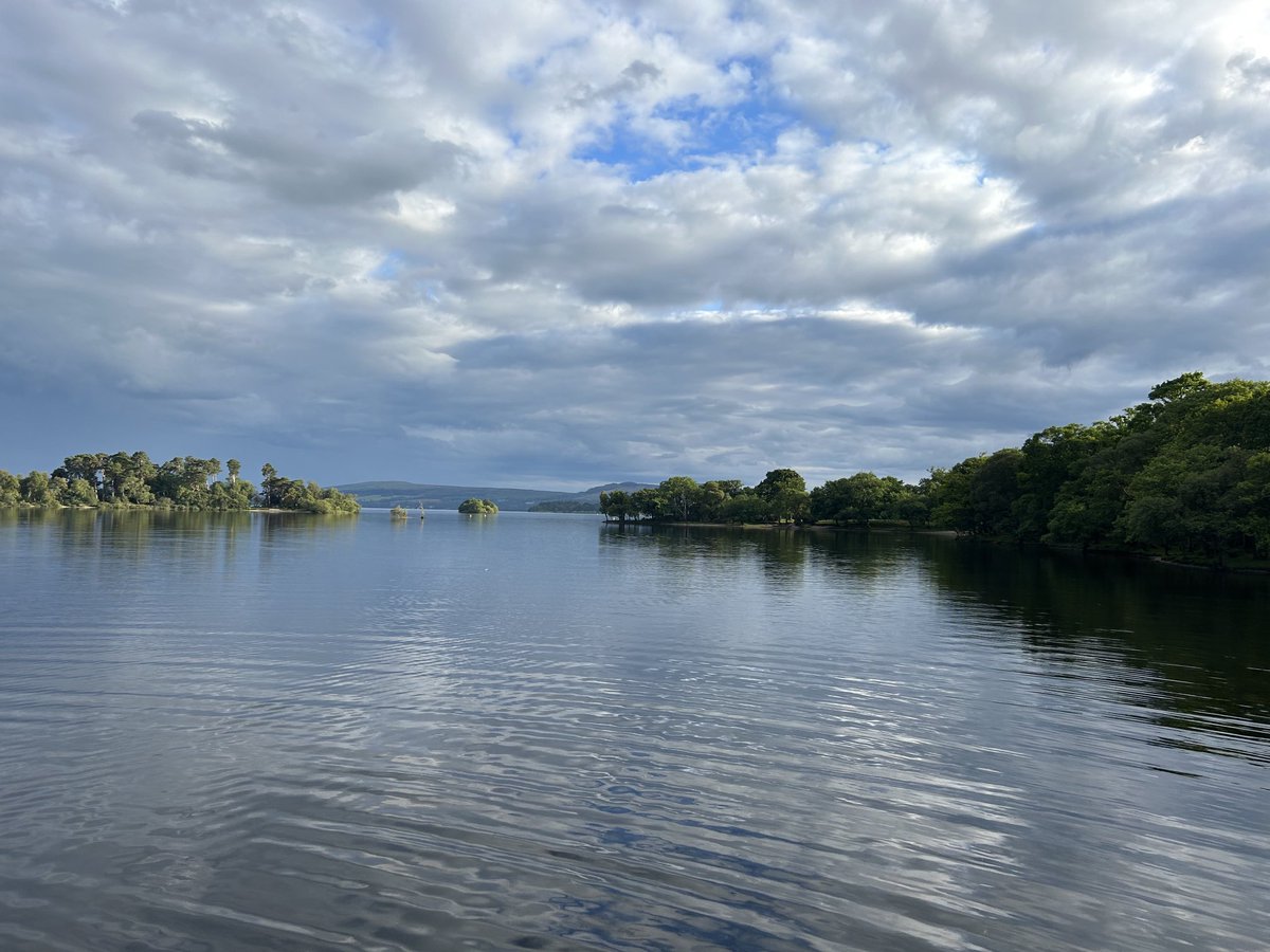 collsdad's tweet photo. Loch Lomond tonight #lochlomond #scotland https://t.co/Qqaxfb2Tn5