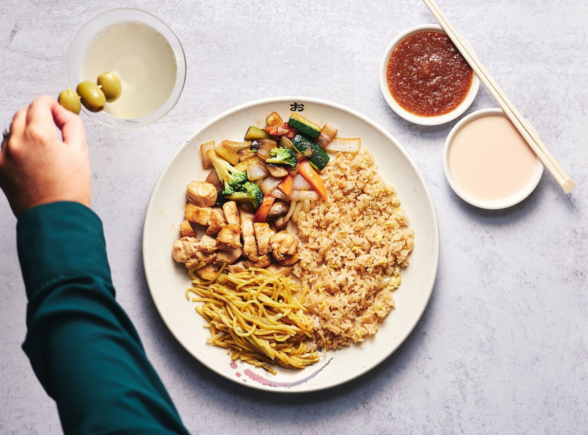 The perfect combo! There is no better pairing than a cocktail and a plate filled with hibachi 🍸