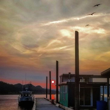 gwccwx's tweet photo. With Canadian wildfires creating apocalyptic skies across the eastern U.S. earlier this summer and the wildfire season continuing through September, what could this mean for sunsets (and health effects) during future wildfire seasons? #wildfire https://t.co/XJins0kv1E https://t.co/DUhvgOhYlr