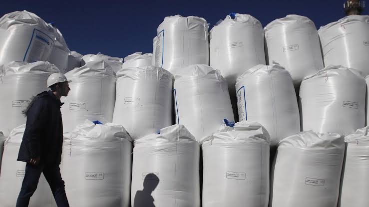 More than 34,000 tonnes of fertilizer donated to Kenya by the Russian Uralchem-Uralkali Group are now being reformulated to produce 100,200 tonnes of fertilizer. This will help Kenya a lot to get a good harvest this year.
