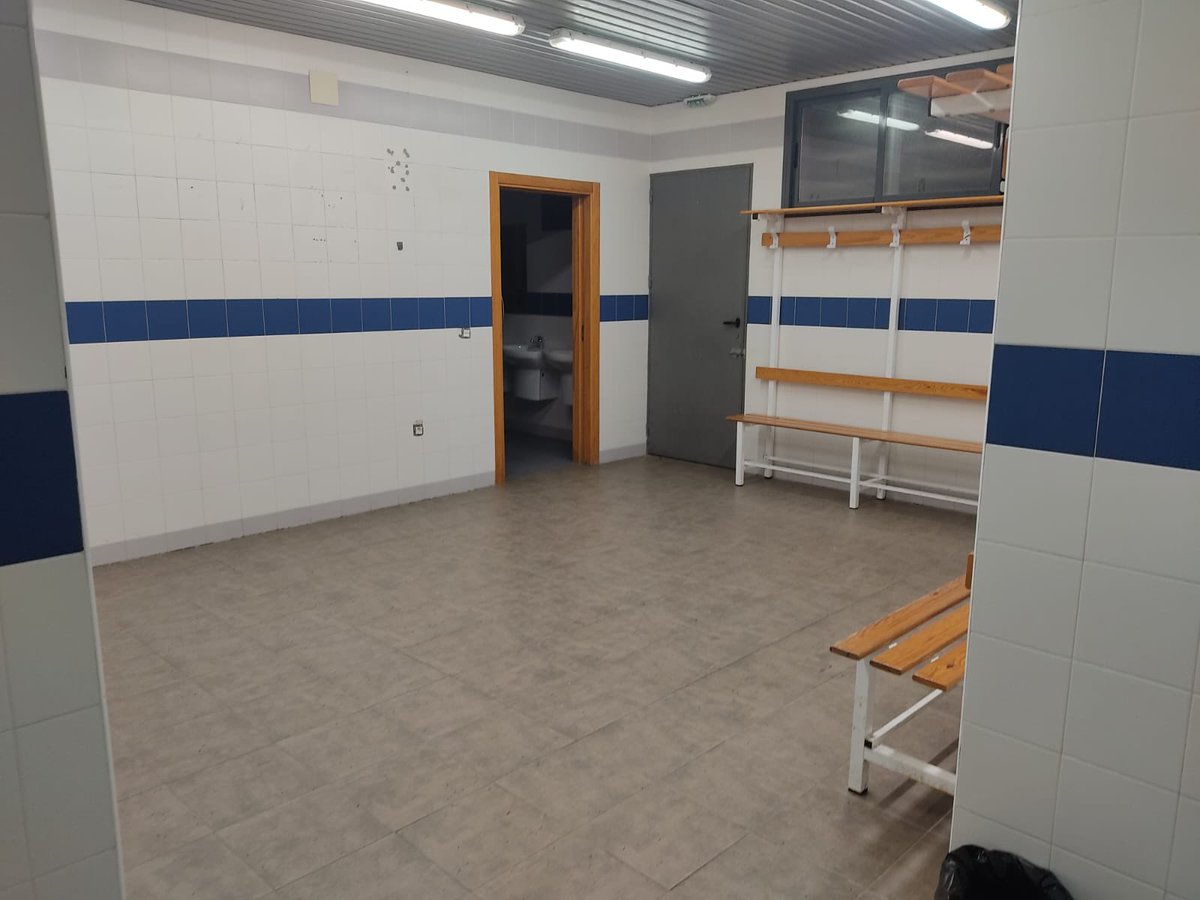 CFCAMPANARIO's tweet photo. Agradecer al @CPCacerenoSAD por haber venido hasta Campanario, es un placer haber jugado contra vosotros.
Gracias por dejar los vestuarios impecables.

Os esperamos pronto amigos, buena suerte en esta temporada!!! https://t.co/mAmetSnrZc