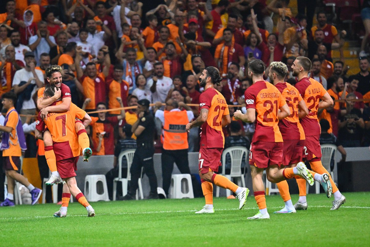 GalatasaraySK's tweet photo. 🦁 Teker teker, geçiyoruz turları… 🙌

#GSvZLG #UCL https://t.co/olS4tLRBn6