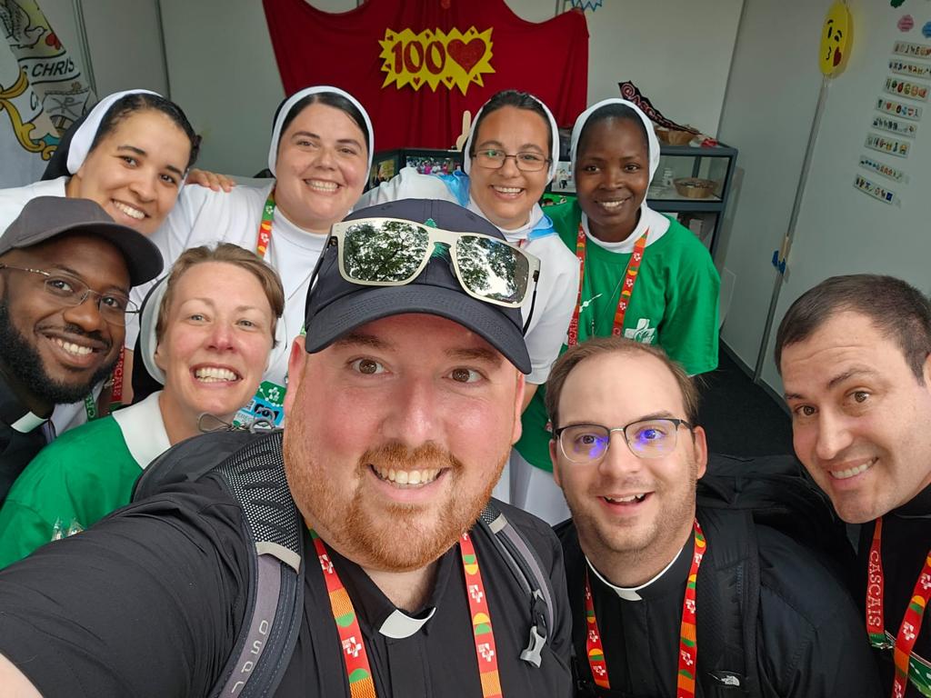 ascjus's tweet photo. Our Sisters at #WYD2023 are having an INCREDIBLE time meeting pilgrims, sharing our charism, talking about our foundress Blessed Clelia, and spreading devotion to the Sacred Heart. They even ran into a few familiar faces from the @Diobpt! #WYDLisbon https://t.co/HWBW8ZD7jW
