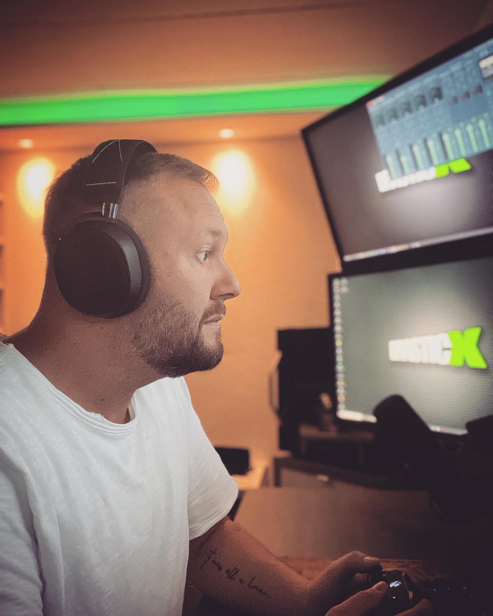 einfacholipunkt's tweet photo. Das @SteelSeriesDE #Arctis9X #WirelessHeadset verspricht das beste #Headset für die #XBoxSeriesX zu sein?! 🔥

Große Worte… aber kann es diese halten? Wir finden es heraus!  🎧 #DrasticArmy https://t.co/2PMwd5YC3y