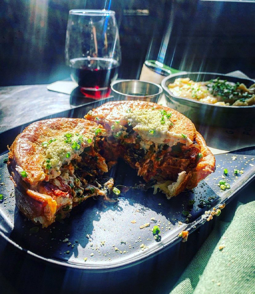 Introducing our newest #veggie pie = Goat Cheese & Tomato - Assortment of roasted toms, braised kale, roasted spaghetti squash, herbs, whipped goat cheese, colcannon & green chutney! #nom 🤤 #greenpostpub #dinnerideas #dinnerinspo #humpday #humpdayvibes #pies #lincolnsquare