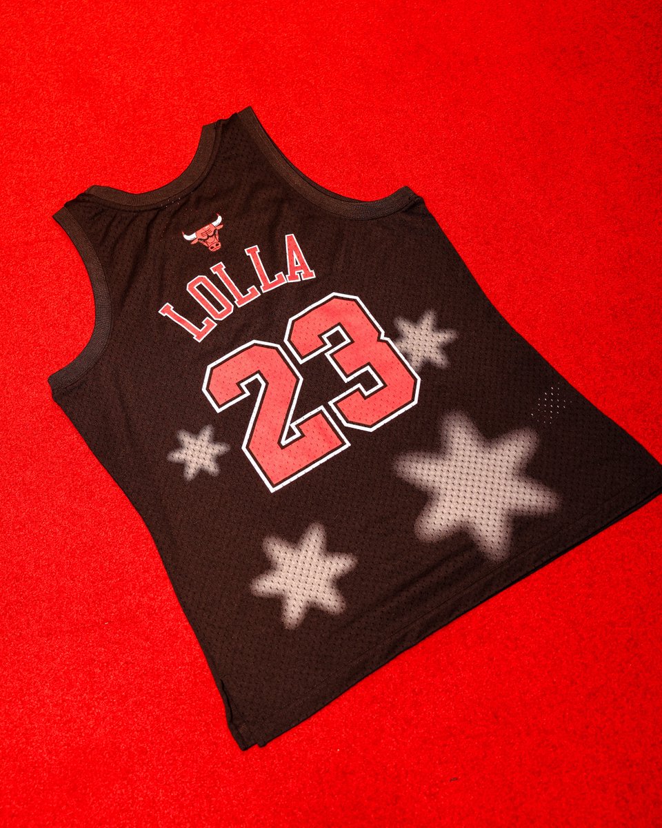Summertime Chi 🔥

RT &amp; comment your size to win a Bulls x @Lollapalooza jersey!