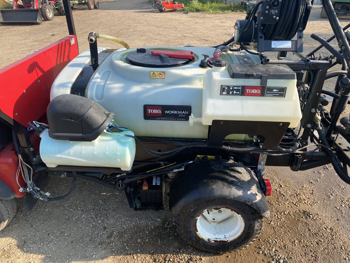 Question for anyone with a 1250 sprayer. New to us used unit. The flow meter only reads when I spin it by hand. Spins freely. Put it back in and no reading. Is there supposed to be magnets on each circle on the flow meter wheel in the pic? Thank you for any assistance.