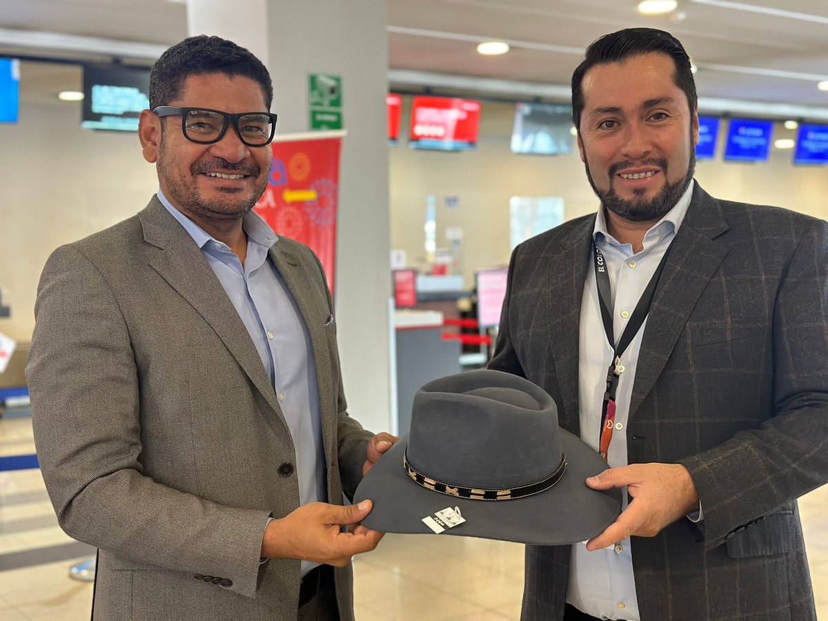 Aeropuerto_CUE's tweet photo. ✔️Esta mañana recibimos a Ronaldo Herrera, director comercial de @morphotravel (Britt). Dialogamos sobre la comercialización dentro del aeropuerto “Mariscal La Mar” y el Sense of Place para mejorar la experiencia de nuestros pasajeros.

@aguilarh_jose @MunicipioCuenca https://t.co/KpPjHoa9xO