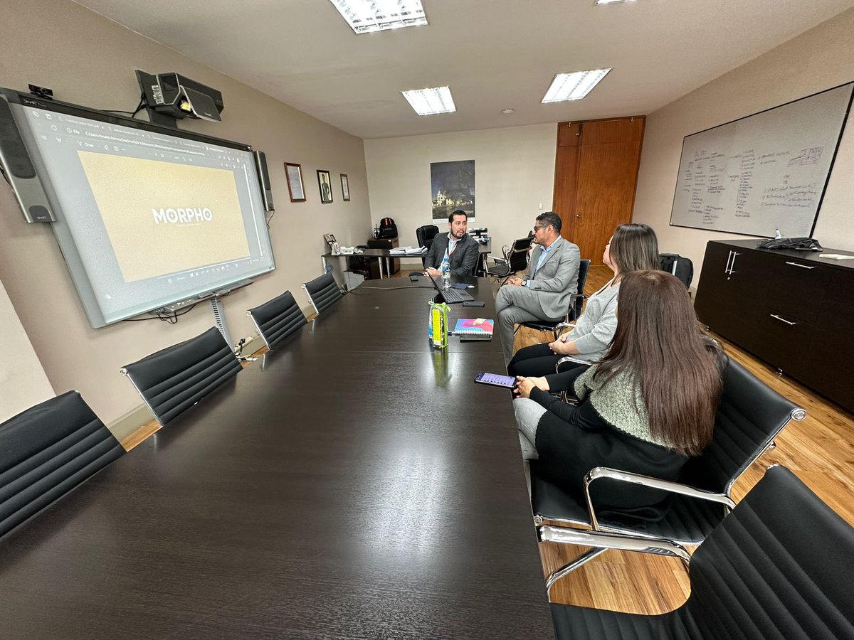 Aeropuerto_CUE's tweet photo. ✔️Esta mañana recibimos a Ronaldo Herrera, director comercial de @morphotravel (Britt). Dialogamos sobre la comercialización dentro del aeropuerto “Mariscal La Mar” y el Sense of Place para mejorar la experiencia de nuestros pasajeros.

@aguilarh_jose @MunicipioCuenca https://t.co/KpPjHoa9xO