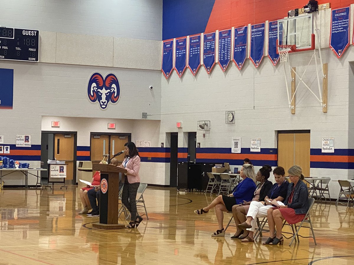 Ramsey8thAP's tweet photo. Great turnout for @RamseyMS_JCPS 6th Grade Registration Night! Excited to see what this group will achieve and how they will #ServeToBeGreat! https://t.co/VakqqUaGSu