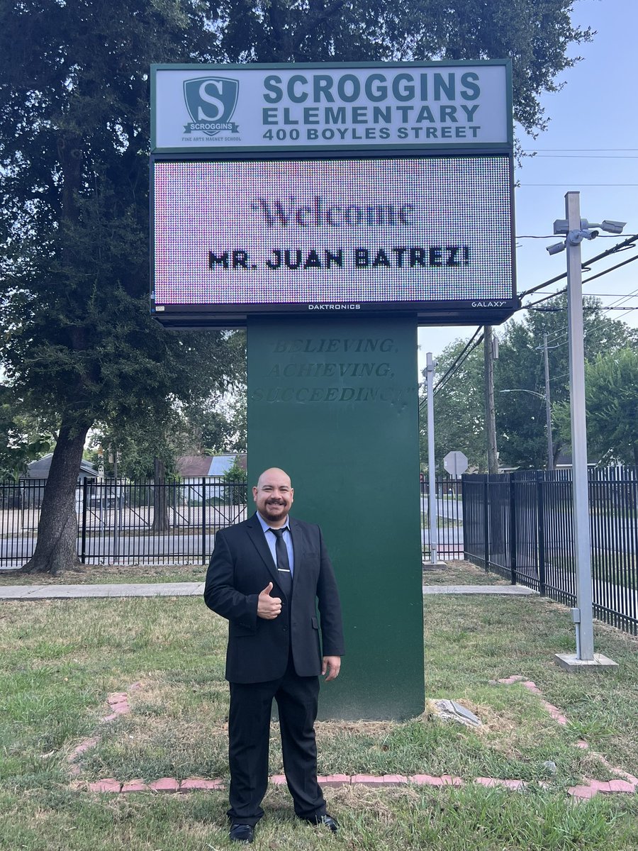 Scroggins_HISD's tweet photo. Congratulations to our new principal @j_batrez 👏🏽 👏🏽 👏🏽 Thank you to the staff and parents for welcoming our new principal! @TeamHISD https://t.co/IOYgBCMb9O