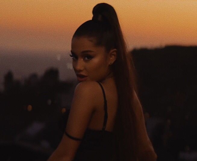 "você viu oq a Ariana fez? Nossa cancelada"
Minha honesta reação: