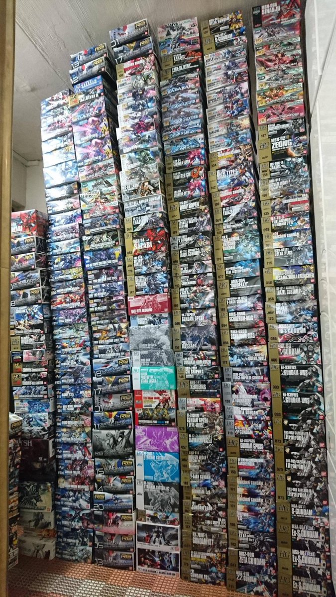 elliottgray's tweet image. we need to talk about how more men would get laid instantly if their rooms looked like this