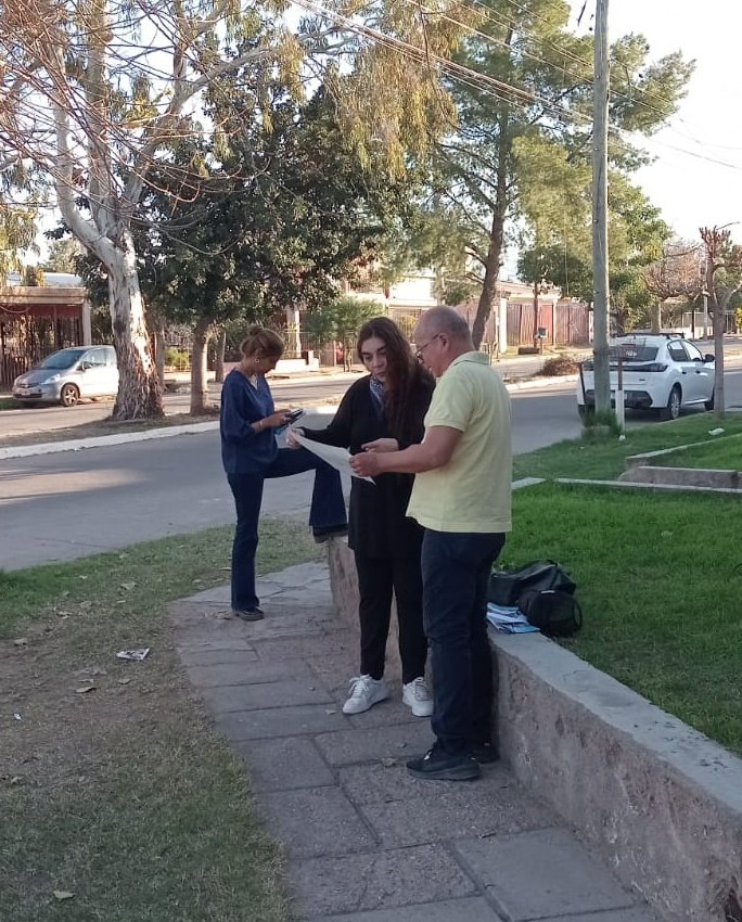 maursediaz's tweet photo. Militando nuestro voto , militando esperanzas para todxs .
#UnionPorLaPatria
@SergioMassa
@wadodecorrido @QuintelaRicardo @mluz_sc @BeatrizTello4 @bebasoria @TeresitaMadera @SergioGCasas @jfrejal https://t.co/Dxhcu9zvAk